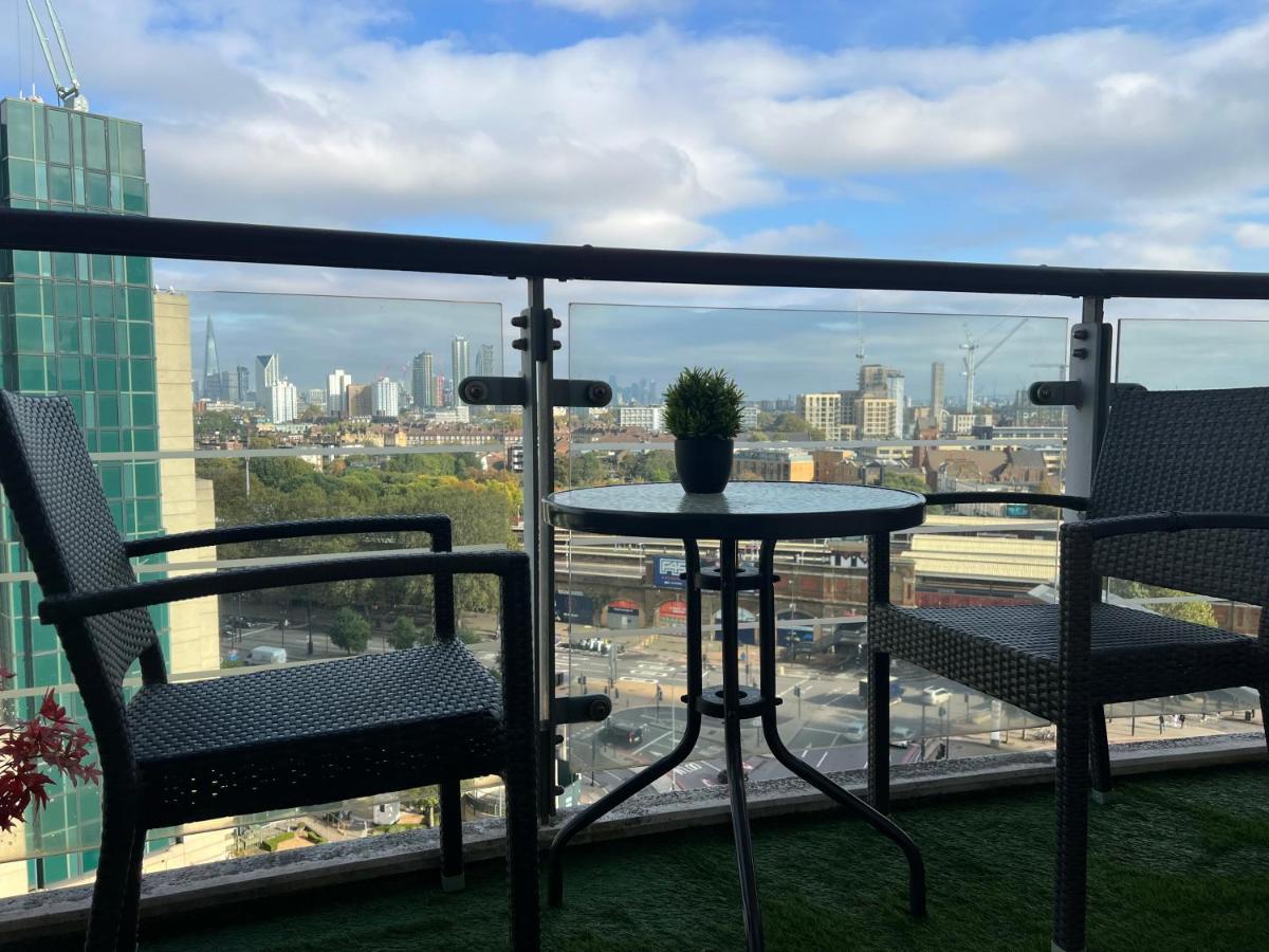 St George Thames Apartment Londra Exterior foto