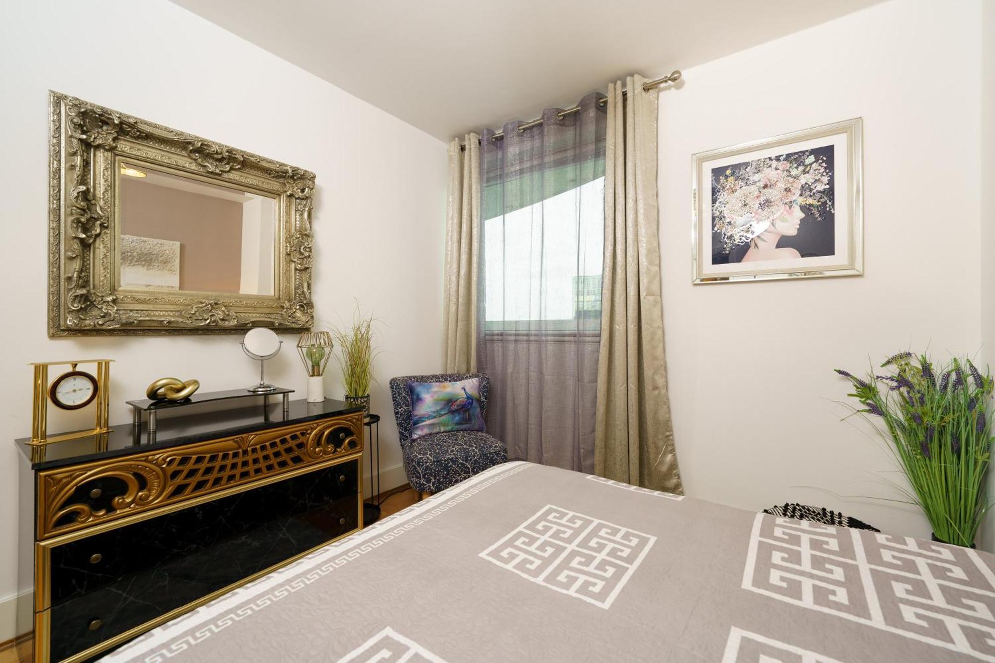 St George Thames Apartment Londra Exterior foto